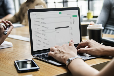 上海公司不经营了，是注销好还是转让好？